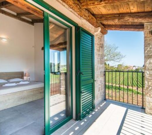 Villa Pomer with a private Swimming pool near the Sea