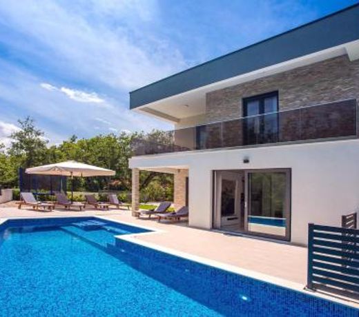 Villa Zora -luxurious villa with heated pool, sauna, 4 bedrooms, 10 persons max