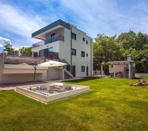 Villa Zora -luxurious villa with heated pool, sauna, 4 bedrooms, 10 persons max
