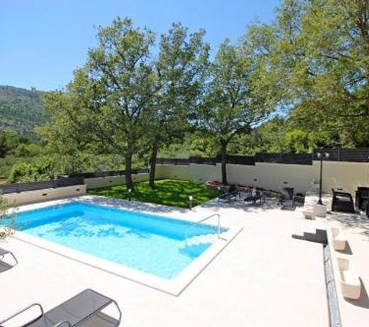 VILLA SKURA private heated pool 32m2, summer kitchen, 4 bedrooms, garden