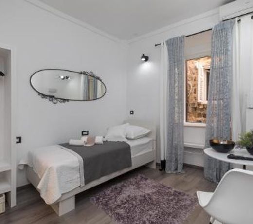 Guest House Tomasi One