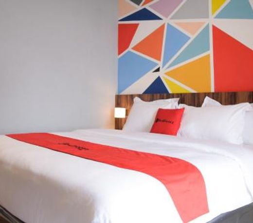 RedDoorz Plus near UNIMED Medan