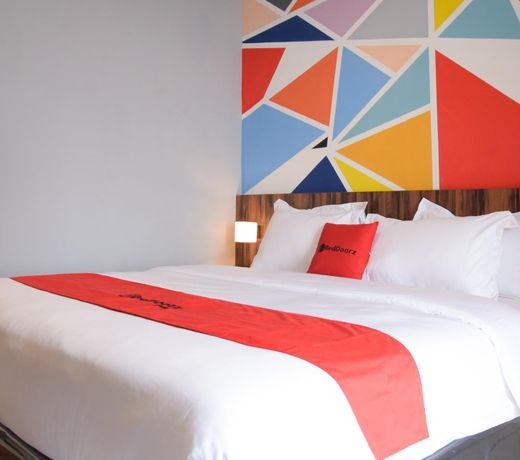 RedDoorz Plus near UNIMED Medan