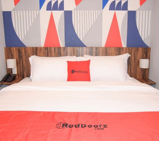 RedDoorz Plus near UNIMED Medan