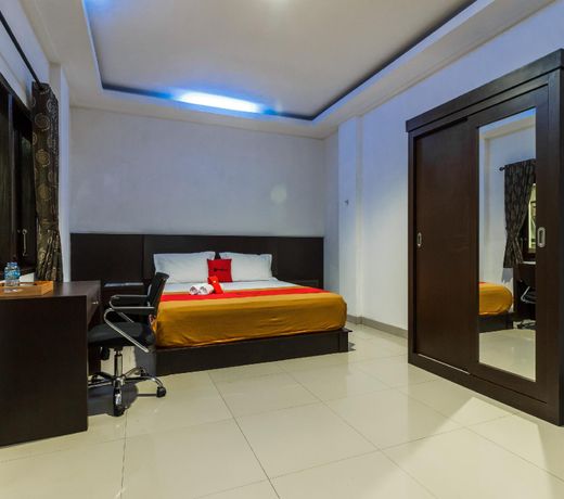 RedDoorz Premium @ Ampera Raya 2