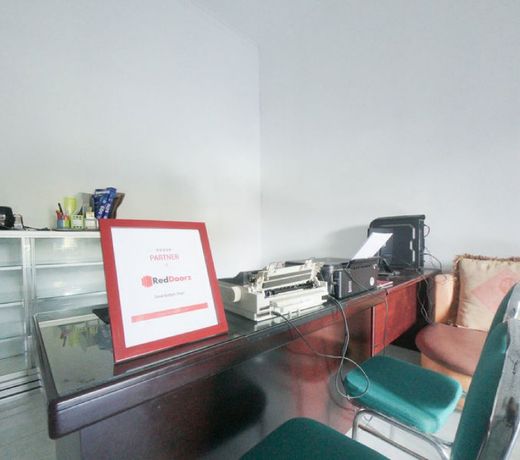 RedDoorz Syariah near Mall Roxy Banyuwangi 2