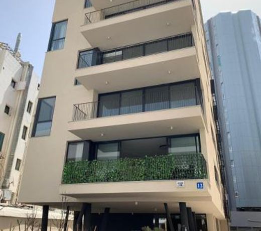 Spacious & Design 2BDR W/ balcony and parking