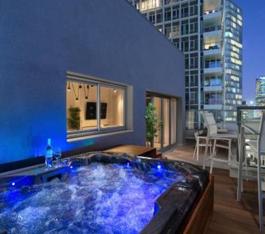 Extravagant 3BR Penthouse with jacuzzi by HolyGuest