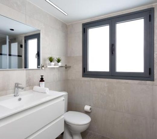 Extravagant 3BR Penthouse with jacuzzi by HolyGuest