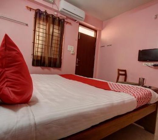OYO 28738 Abhirami Hotels