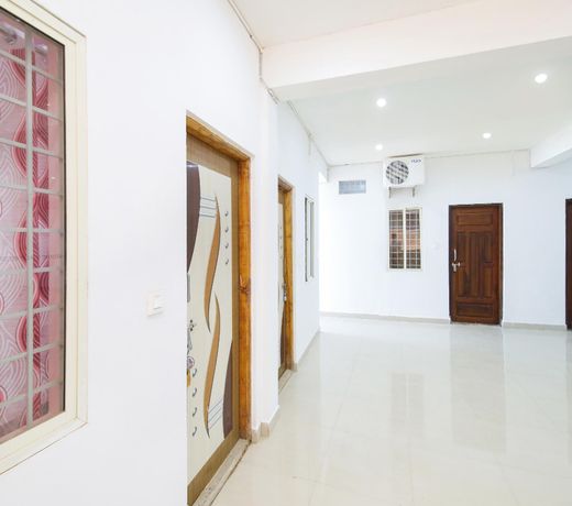 OYO 24279 C Seasons Inn