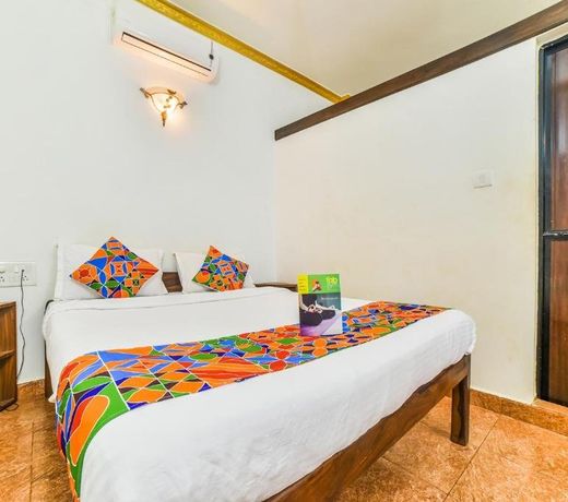FabExpress Yoyo Cottage Chapora Fort - Fully Vaccinated Staff