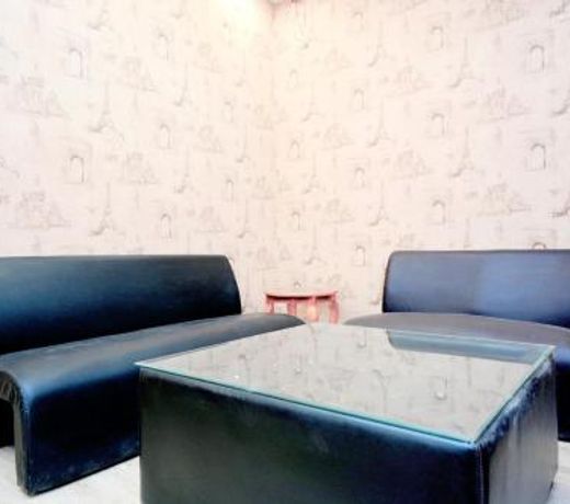 OYO 39569 Hotel Lazeeno