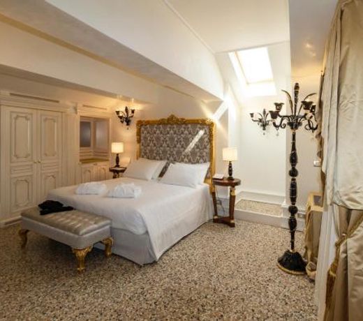 Ca' Bonfadini Historic Experience