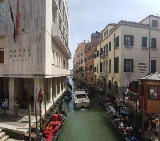 CA' XXII MARZO BOUTIQUE