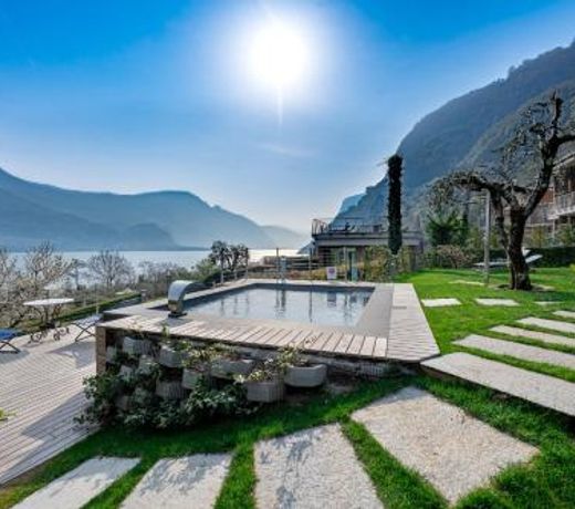 Villa Vittoria-Seasonal Warm Pool-Shared Sauna-Bellagio Village Residence