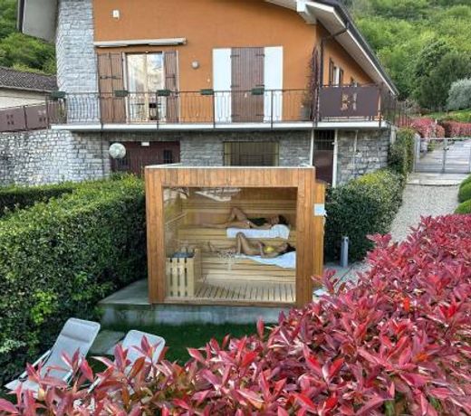 Villa Vittoria-Seasonal Warm Pool-Shared Sauna-Bellagio Village Residence