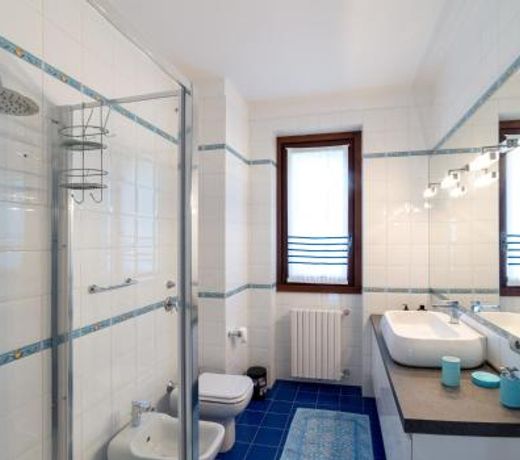 Villa Vittoria-Seasonal Warm Pool-Shared Sauna-Bellagio Village Residence
