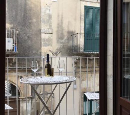 Macramè in centro storico a Noto