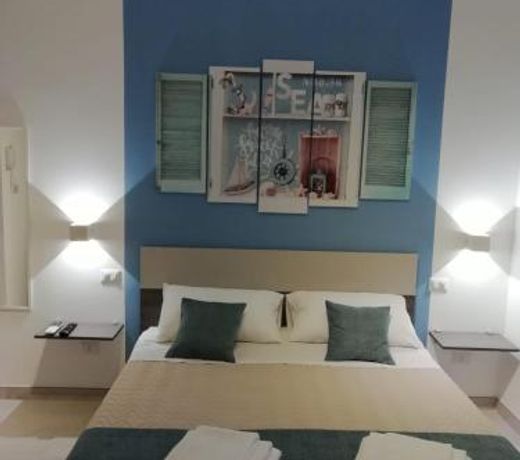 Flamingo Rooms