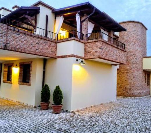 BORGO LUNA