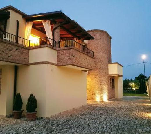 BORGO LUNA