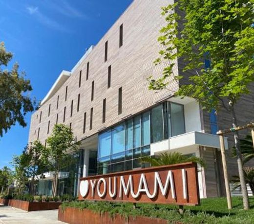 YOUMAMI Suite Hotel