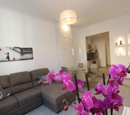 Downtown Exclusive apt Porta Soprana Private Parking included