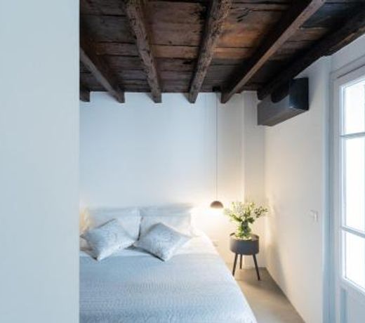 Shades of Como with Private Terrace by Rent All Como