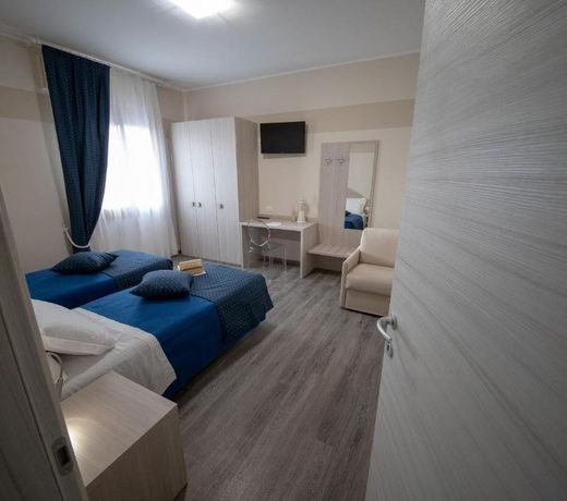 HOME HOTEL