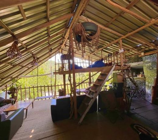 Noname Hostel And Cafe