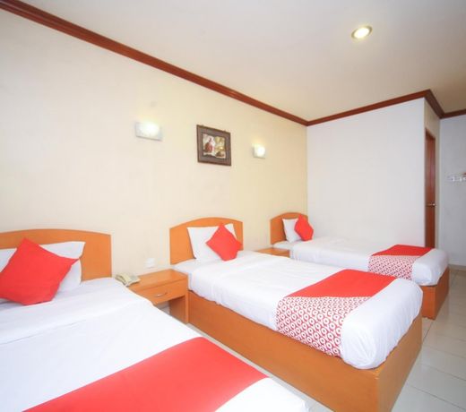 OYO 1027 Hotel London