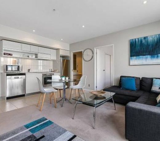 Two Bedroom Apartment - Pool, Gym & Free Parking!