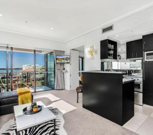 CHIC WATERFRONT LUXURY - The Best Location!