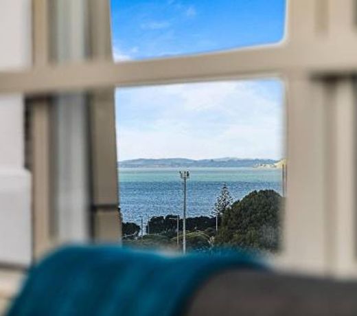 One Bedroom Apartment - Pool, Gym & Tennis Courts!