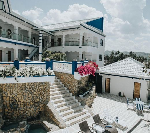 Santiago Cove Hotel and Restaurant