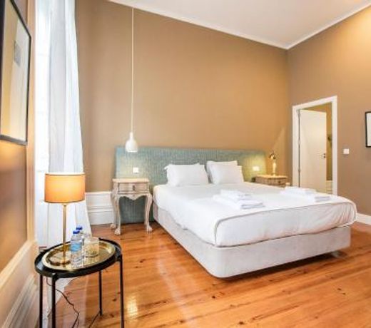 Guesthouse Bonjardim Suites by LovelyStay