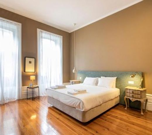 Guesthouse Bonjardim Suites by LovelyStay