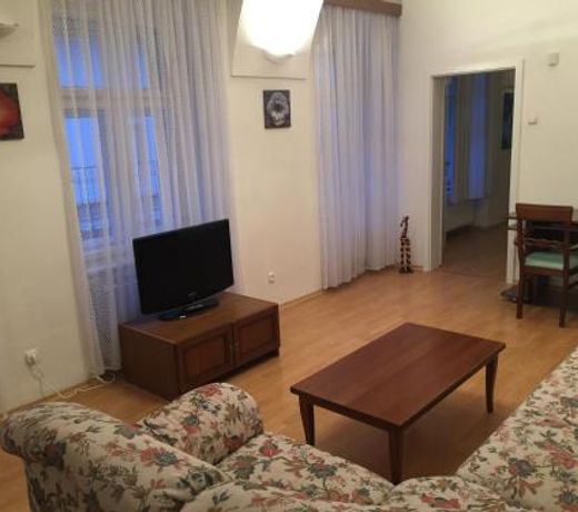 BIG Apartment for 6 people near Cathedral