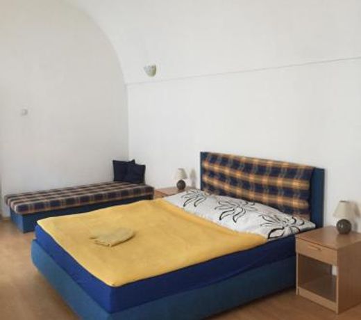 BIG Apartment for 6 people near Cathedral