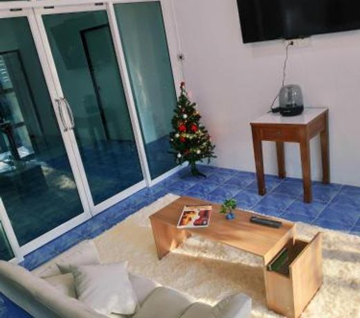 Bluefin house