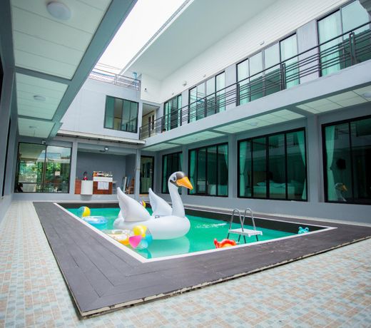 Three bridges hotel