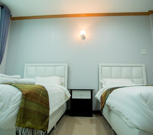 Three bridges hotel