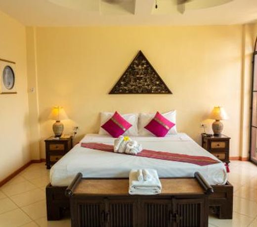 Chang Charlie Inn, Boutique