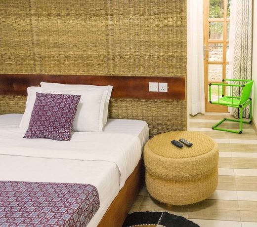 Tooro Fairway Hotel