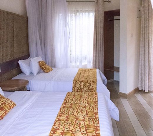 Tooro Fairway Hotel