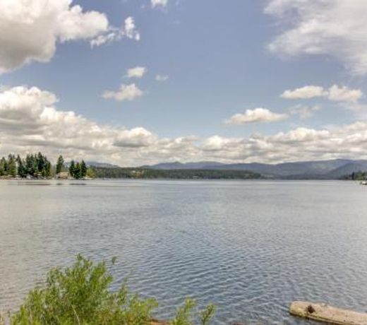 3 Bed 2 Bath Vacation home in Lake Coeur d'Alene