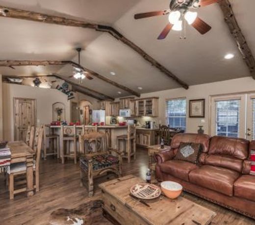 Cowboy Cabin, 2 Bedrooms, Sleeps 6, Hot Tub, Grill, Wood Stove