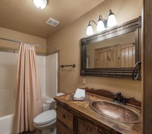 Cowboy Cabin, 2 Bedrooms, Sleeps 6, Hot Tub, Grill, Wood Stove