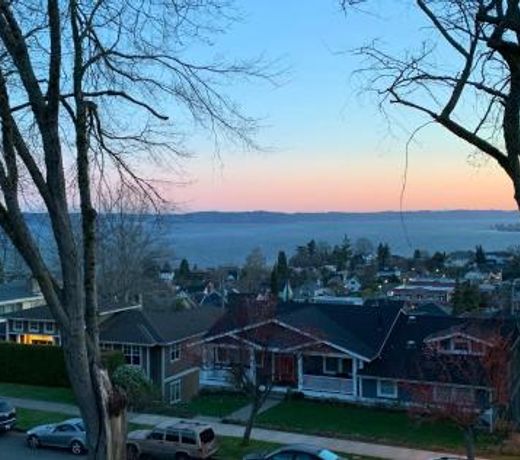 the Puget Sound View, best area, Jacuzzi bathtub